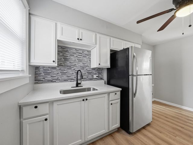 13437 S Green Bay Avenue, Chicago, IL 60633