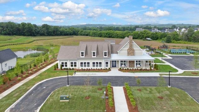 8038 Whitcroft Dr, College Grove, TN 37046