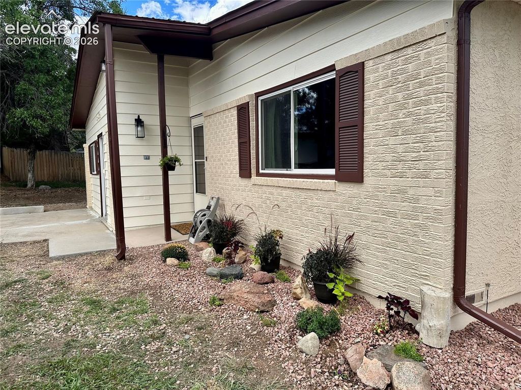 5729 Lake Beckwith Place, Colorado City, CO 81019 — photo 2