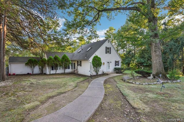 8 Abbey Road, Orangeburg, NY 10962