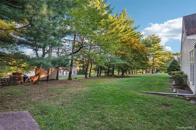 8 Abbey Road, Orangeburg, NY 10962