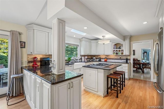 8 Abbey Road, Orangeburg, NY 10962