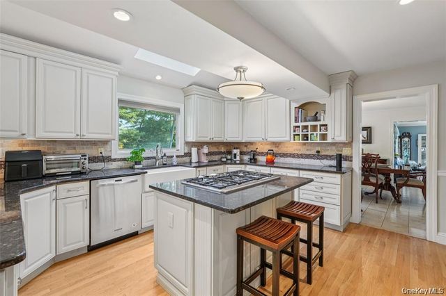 8 Abbey Road, Orangeburg, NY 10962