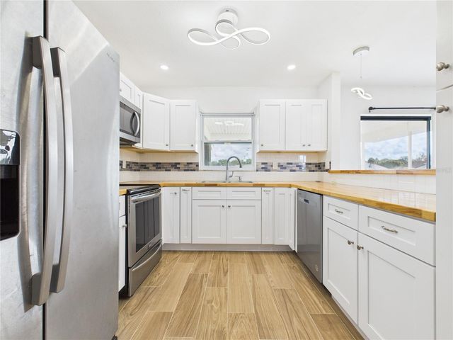 8050 ROXBURGH COURT, Weeki Wachee, FL 34613