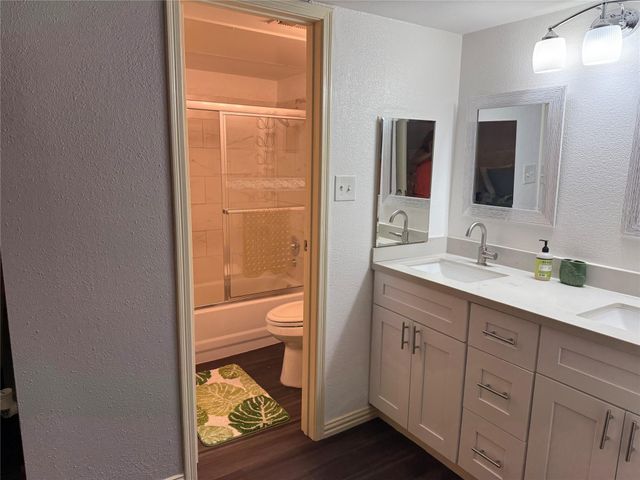 2120 El Paseo Street 207, Houston, TX 77054