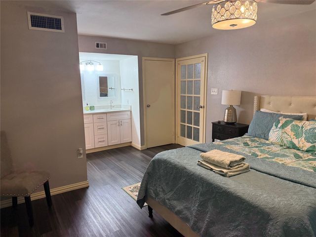 2120 El Paseo Street 207, Houston, TX 77054