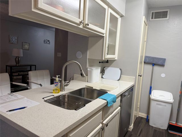 2120 El Paseo Street 207, Houston, TX 77054