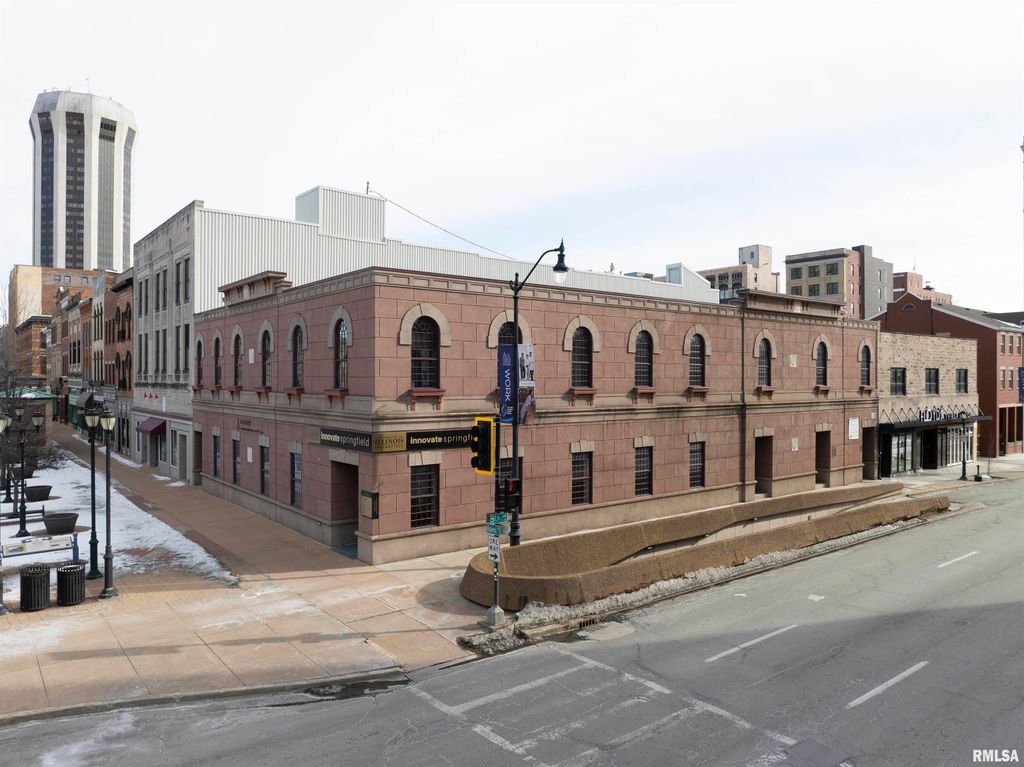 208 S 5TH Street Space 4, Springfield, IL 62701
