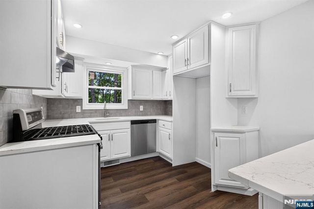 27 Ferndale Road, Wayne, NJ 07470