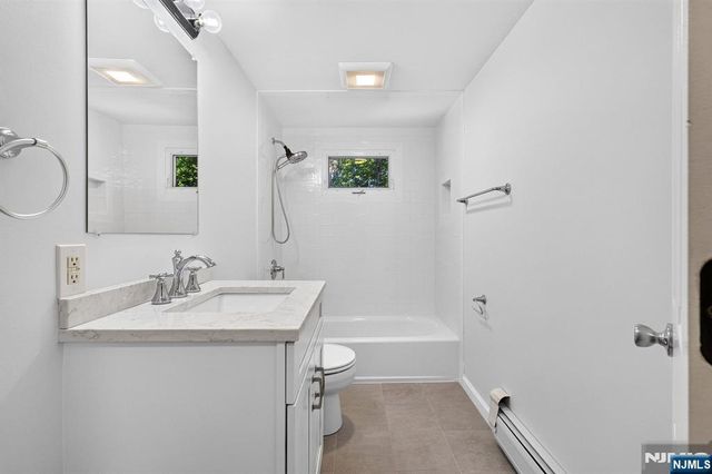 27 Ferndale Road, Wayne, NJ 07470