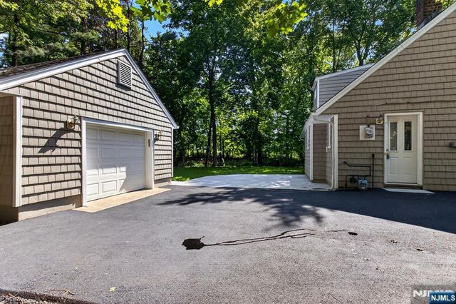 27 Ferndale Road, Wayne, NJ 07470