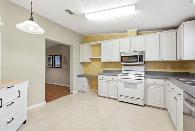 6229 KNOTTY PINE DRIVE SE, Winter Haven, FL 33884
