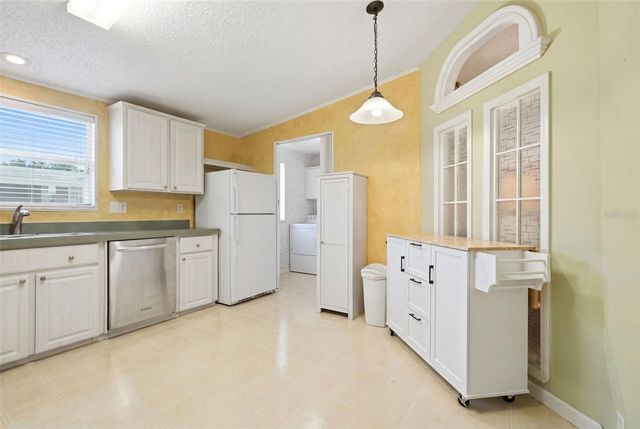 6229 KNOTTY PINE DRIVE SE, Winter Haven, FL 33884