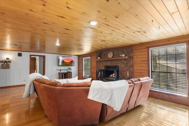 1603 Pineview Lane, Hideaway, TX 75771