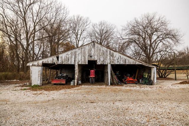 17301 E State Route 2 Rural Route, Harrisonville, MO 64701