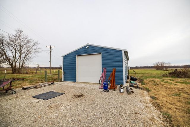 17301 E State Route 2 Rural Route, Harrisonville, MO 64701