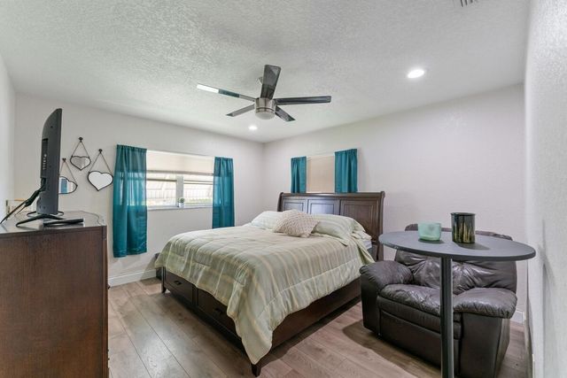 4184 NW 52nd Avenue, Lauderdale Lakes, FL 33319