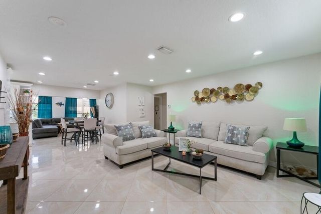 4184 NW 52nd Avenue, Lauderdale Lakes, FL 33319