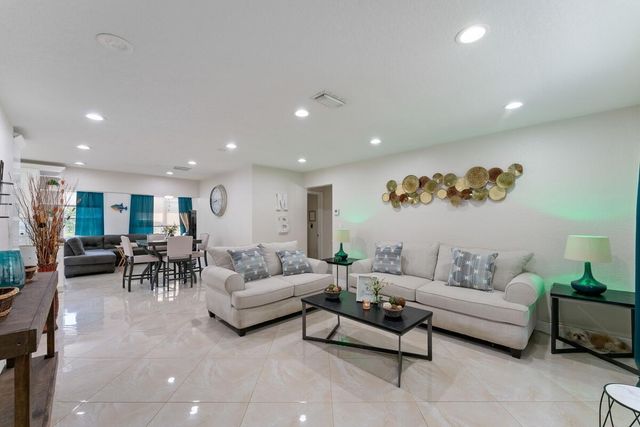 4184 NW 52nd Avenue, Lauderdale Lakes, FL 33319