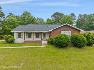 210 E Lakeside Drive, Hattiesburg, MS 39402