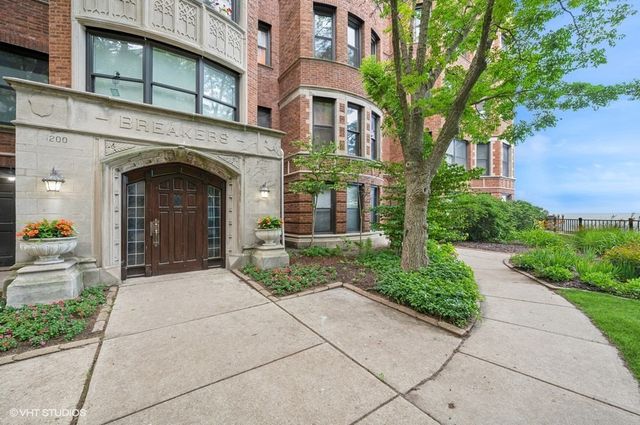 1200 W Sherwin Avenue 2A, Chicago, IL 60626