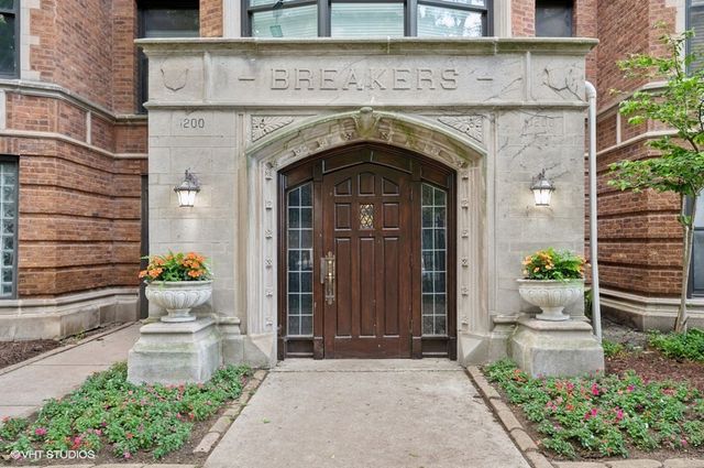 1200 W Sherwin Avenue 2A, Chicago, IL 60626