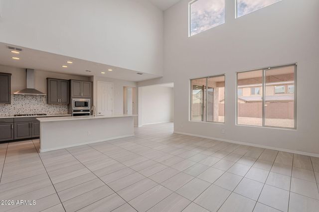 6746 W WINSTON Drive, Laveen, AZ 85339