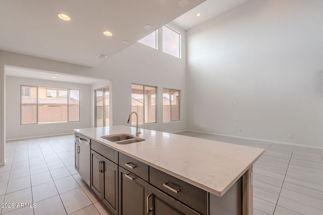 6746 W WINSTON Drive, Laveen, AZ 85339