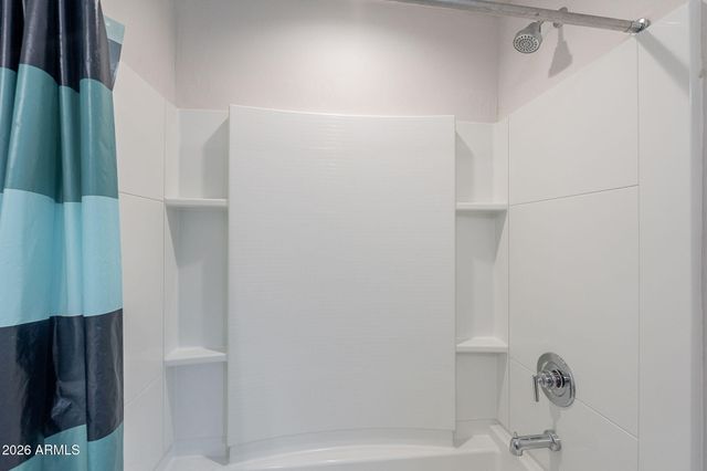 6746 W WINSTON Drive, Laveen, AZ 85339