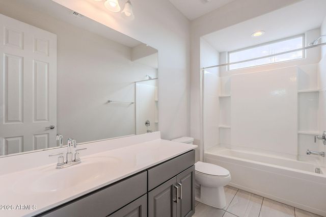 6746 W WINSTON Drive, Laveen, AZ 85339