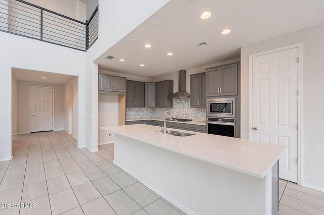 6746 W WINSTON Drive, Laveen, AZ 85339