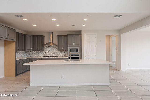 6746 W WINSTON Drive, Laveen, AZ 85339