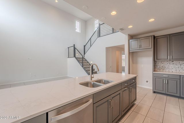 6746 W WINSTON Drive, Laveen, AZ 85339