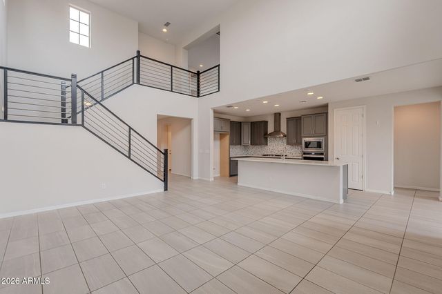 6746 W WINSTON Drive, Laveen, AZ 85339