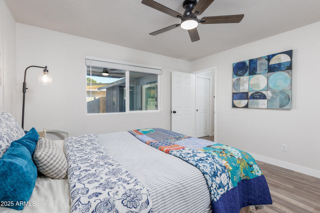 2936 W MICHELLE Drive, Phoenix, AZ 85053