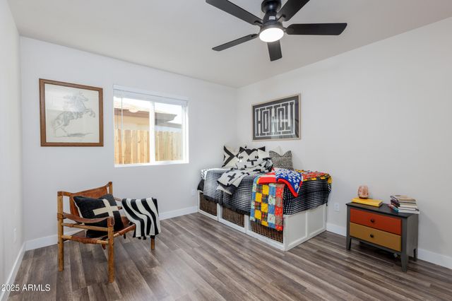 2936 W MICHELLE Drive, Phoenix, AZ 85053