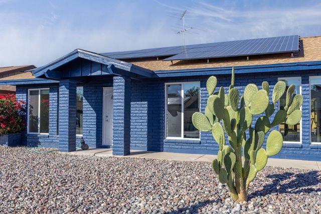 2936 W MICHELLE Drive, Phoenix, AZ 85053