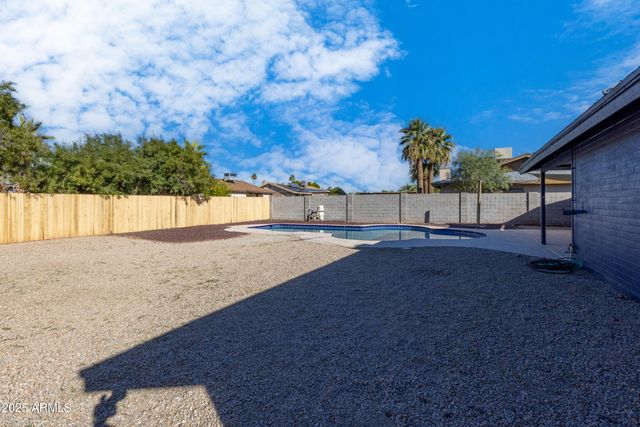 2936 W MICHELLE Drive, Phoenix, AZ 85053
