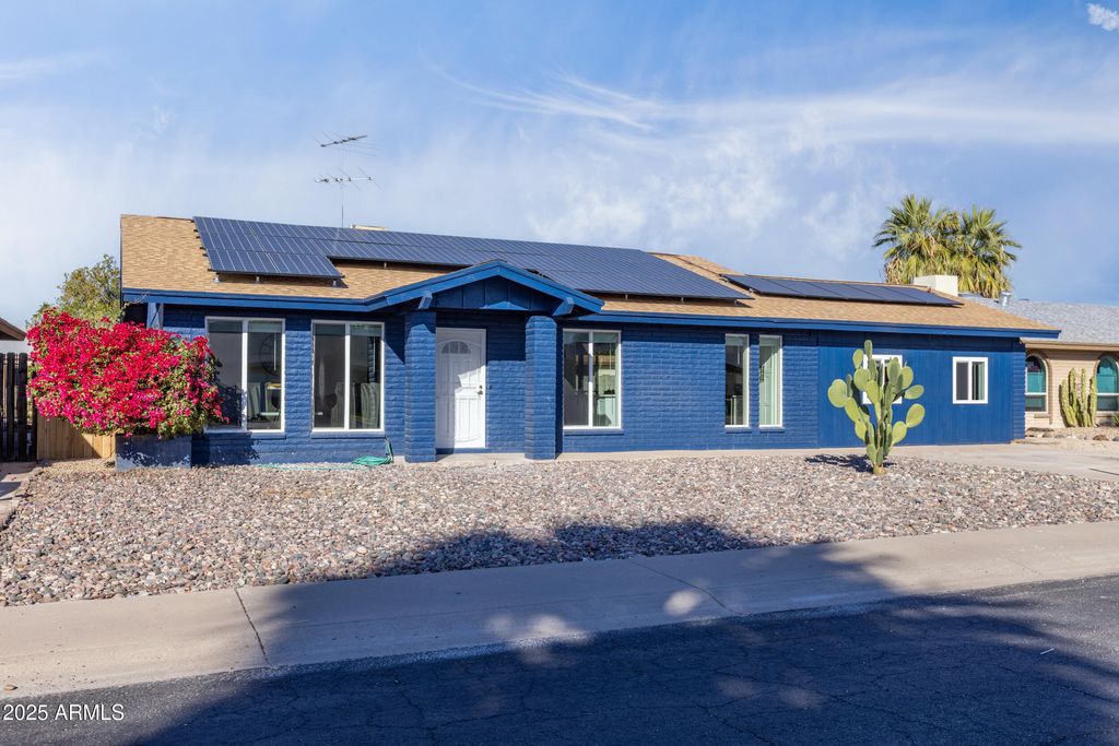 2936 W MICHELLE Drive, Phoenix, AZ 85053