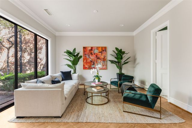 29 Saint Laurent Place, Dallas, TX 75225