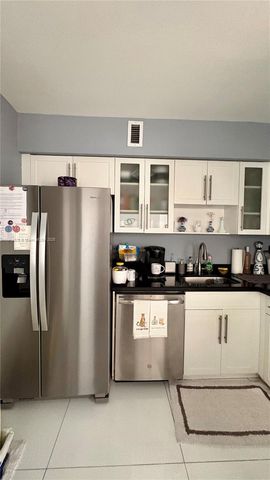 5700 Collins Ave 11B, Miami Beach, FL 33140