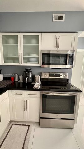 5700 Collins Ave 11B, Miami Beach, FL 33140