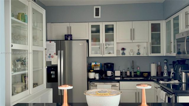 5700 Collins Ave 11B, Miami Beach, FL 33140