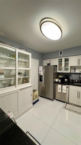 5700 Collins Ave 11B, Miami Beach, FL 33140