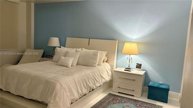 5700 Collins Ave 11B, Miami Beach, FL 33140