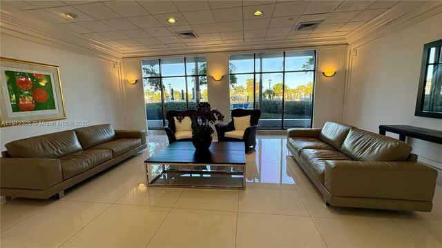 5700 Collins Ave 11B, Miami Beach, FL 33140