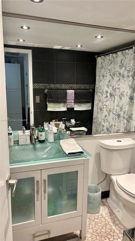 5700 Collins Ave 11B, Miami Beach, FL 33140