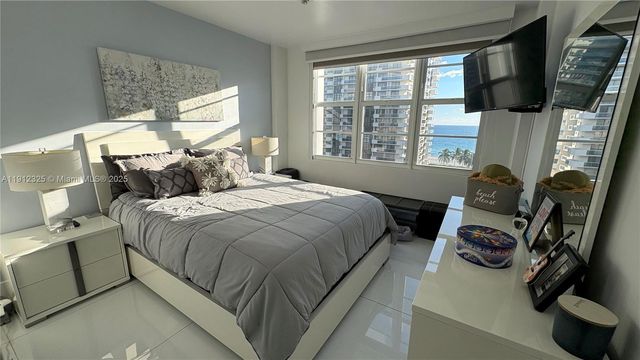5700 Collins Ave 11B, Miami Beach, FL 33140