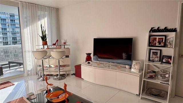 5700 Collins Ave 11B, Miami Beach, FL 33140