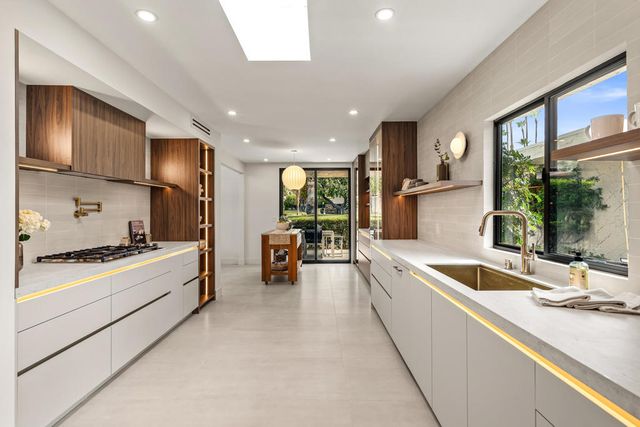 1597 E Sierra Way, Palm Springs, CA 92264